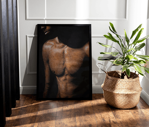 Charcoal portrait with details on the body area